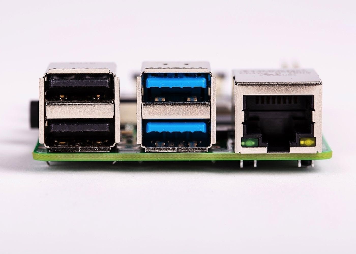 Raspberry Pi 4 Model B 4GB RAM DDR4 64-bit SoC @1.5 GHz CPU Single Board Computer